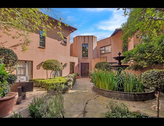 1,100M² GUESTHOUSE FOR SALE IN FERNDALE